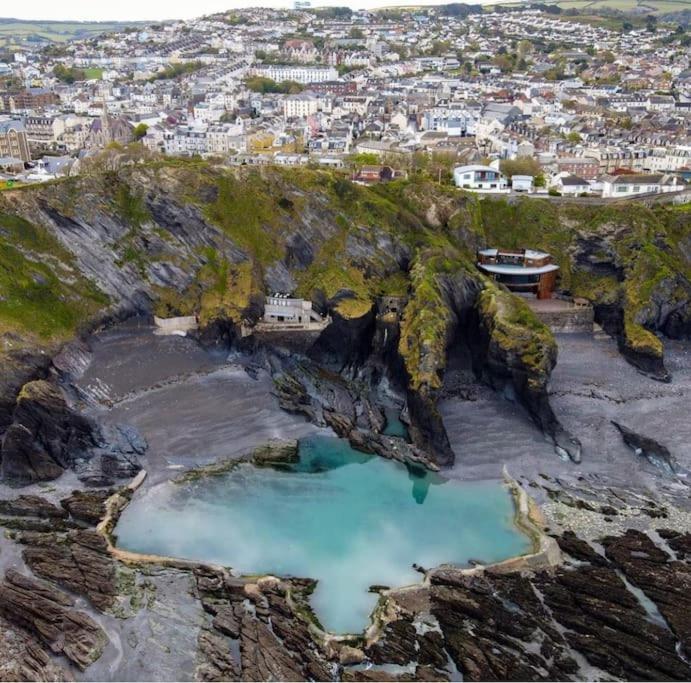 Paramount Apartments Ilfracombe, Arty Seaside Holiday Apartments Eksteriør billede