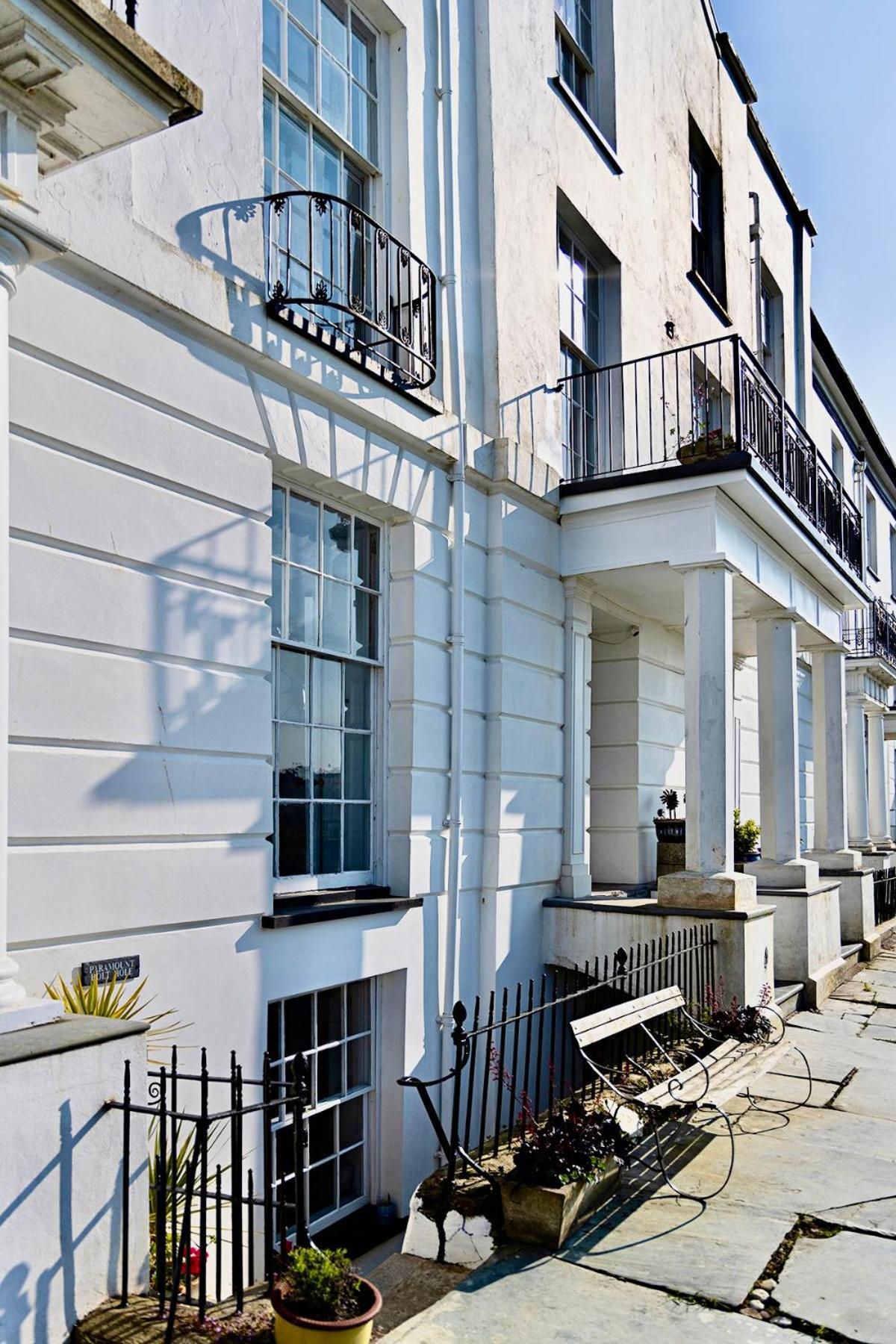 Paramount Apartments Ilfracombe, Arty Seaside Holiday Apartments Værelse billede